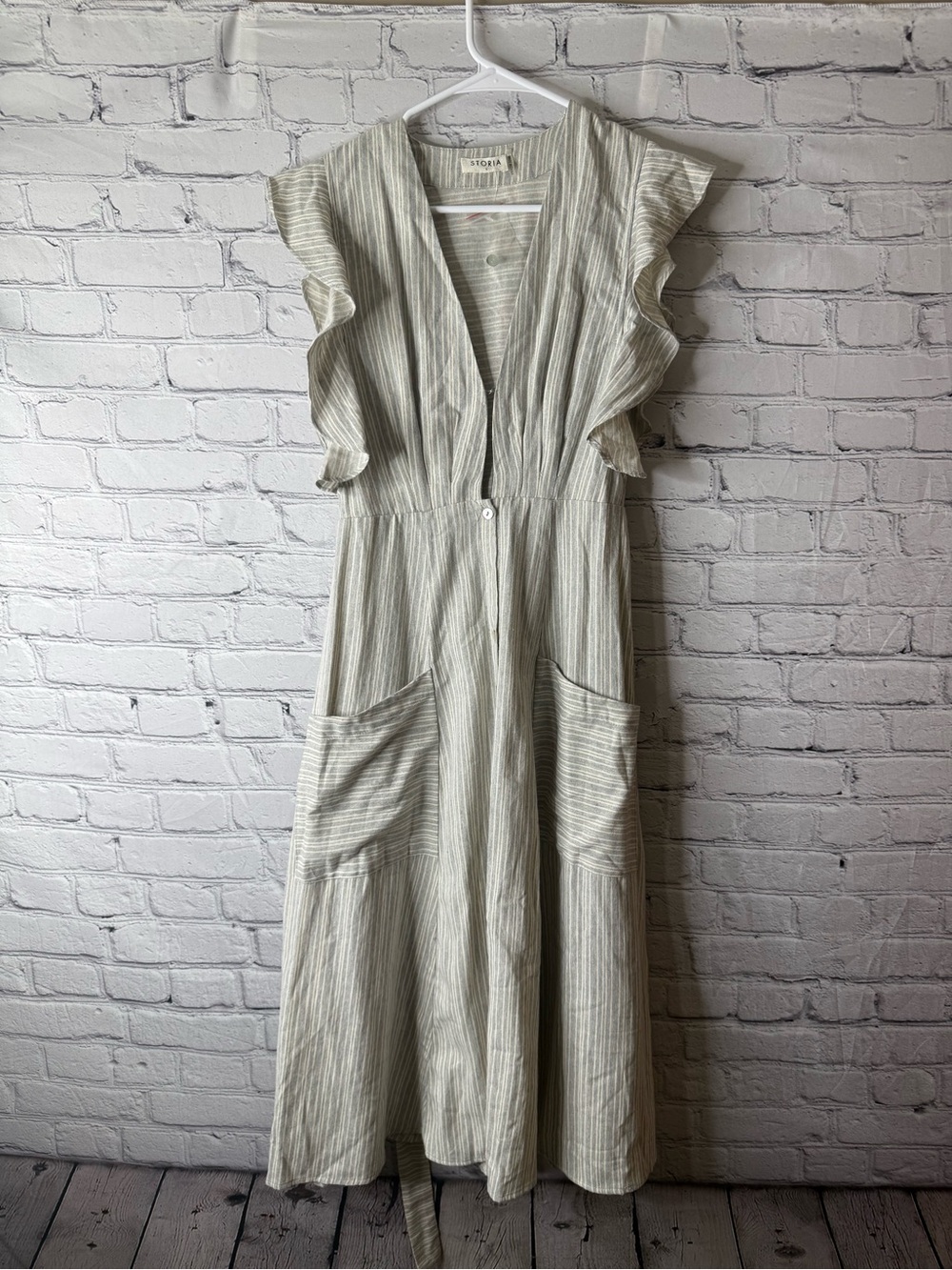 Storia Cream and Light Gray Striped Ruffle-Sleeve Mide dress